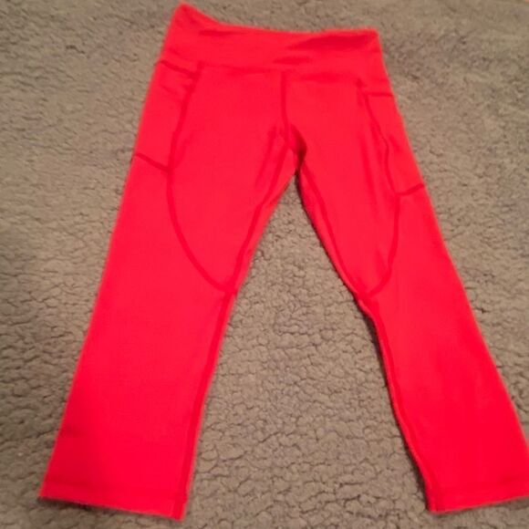 ZYIA Red Cropped Capris Workout Sz 6/8 Side Pocket - Picture 2 of 11